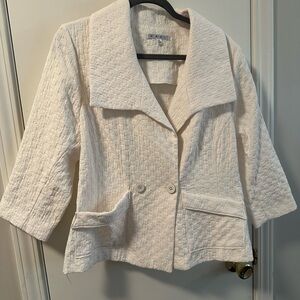 CAbi White Cropped Blazer with Textured Fabric and Three-Quarter Sleeves